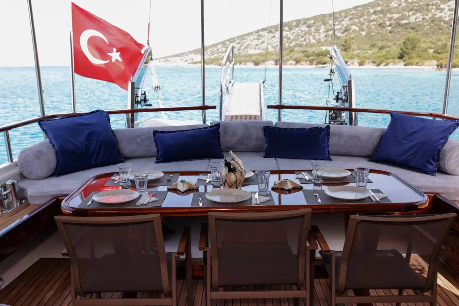 Bodrum'un Muhteşem Koylarında, 15 Metre, 2 Kabinli Butik Gulet 15