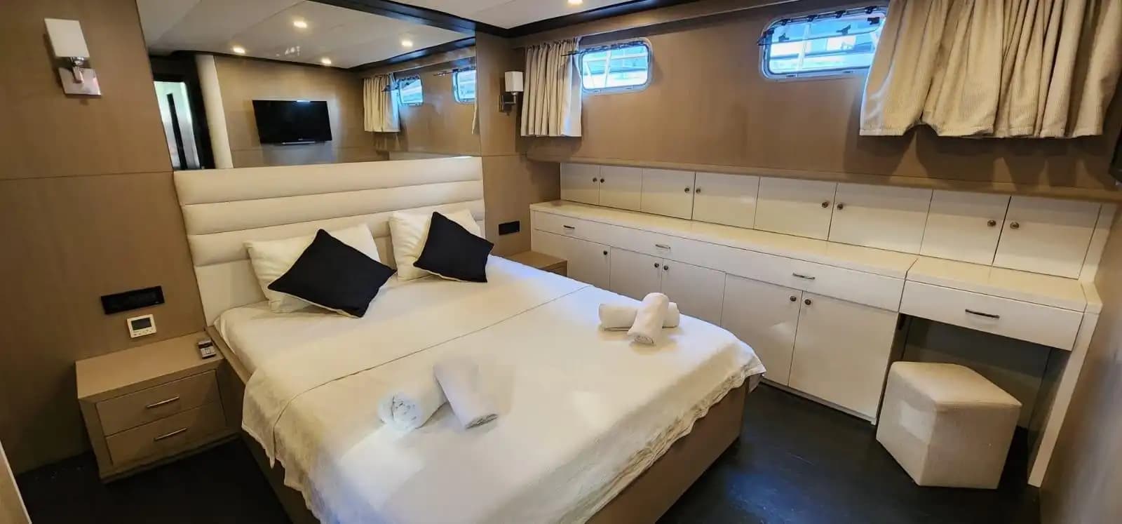 Bodrum 21m Lüks Gulet Kiralama | 3 Kabinli 6 Kişilik Özel Mavi Yolculuk 14