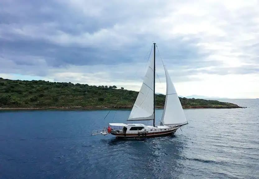 Bodrum 21m Lüks Gulet Kiralama | 3 Kabinli 6 Kişilik Özel Mavi Yolculuk