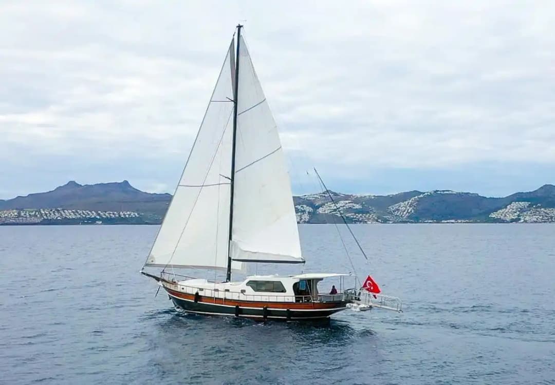 Bodrum 21m Lüks Gulet Kiralama | 3 Kabinli 6 Kişilik Özel Mavi Yolculuk