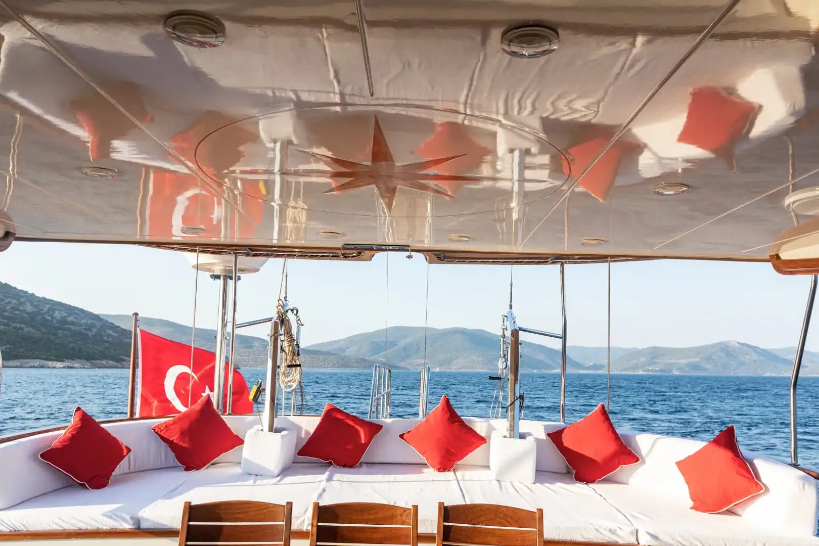 Bodrum’da 27 Metrelik Lüks Gulet ile Eşsiz Deniz Tatili Deneyimi 17