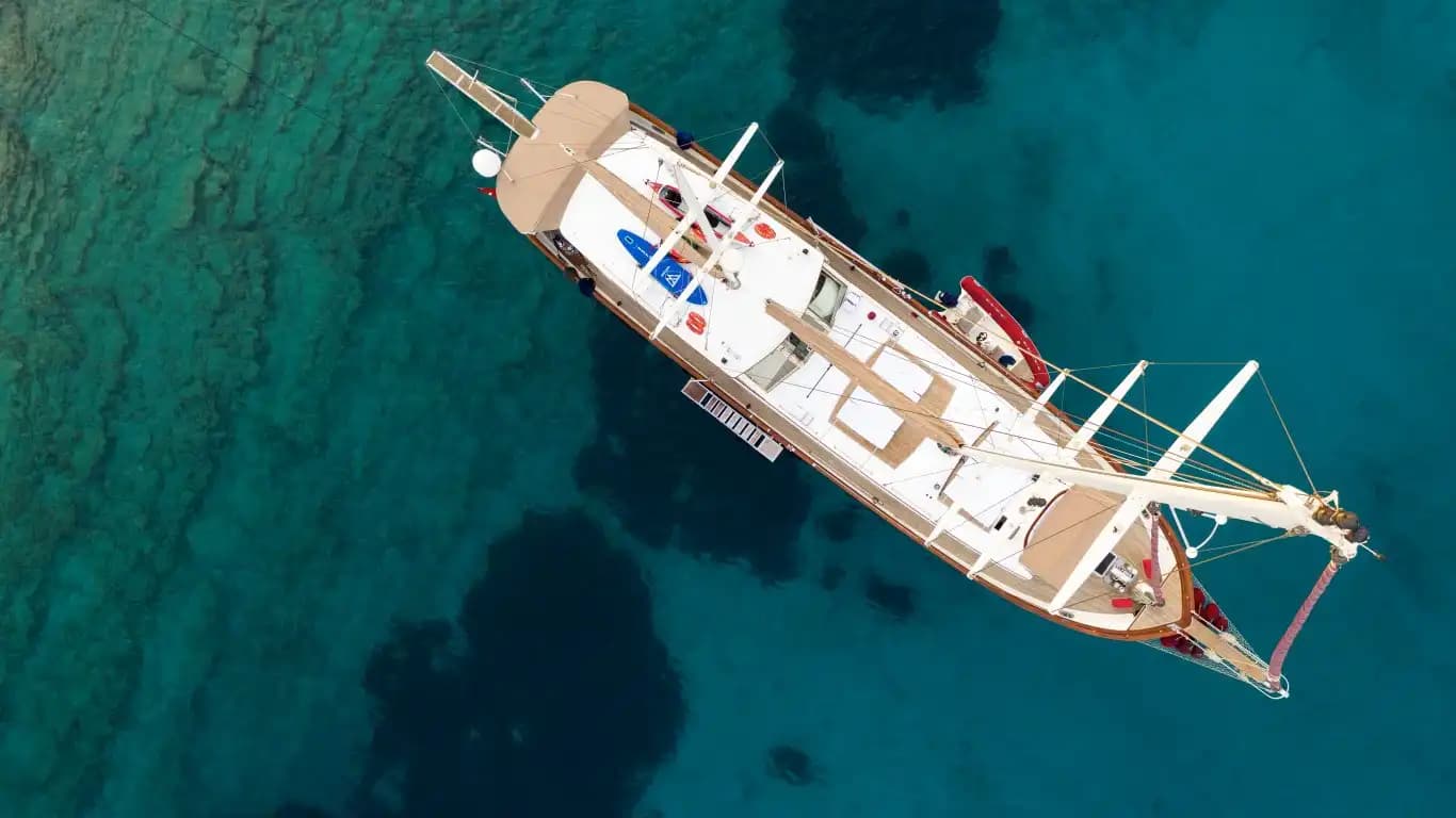 Bodrum’da 27 Metrelik Lüks Gulet ile Eşsiz Deniz Tatili Deneyimi 10