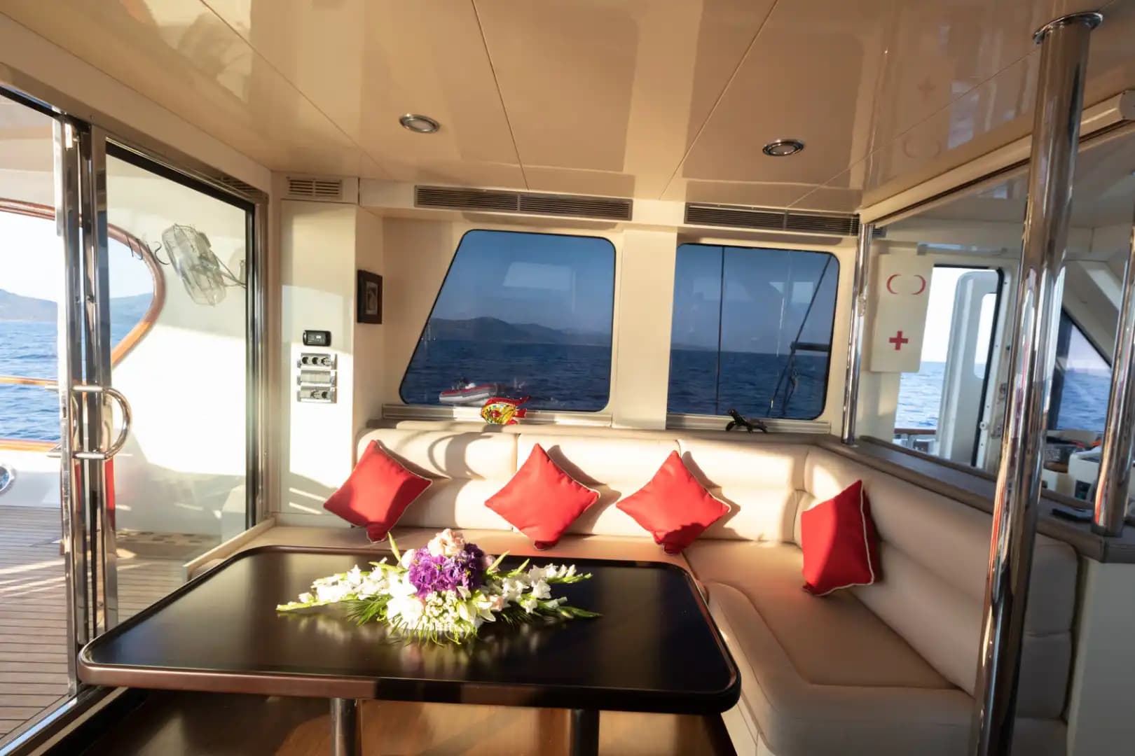Bodrum’da 27 Metrelik Lüks Gulet ile Eşsiz Deniz Tatili Deneyimi 23