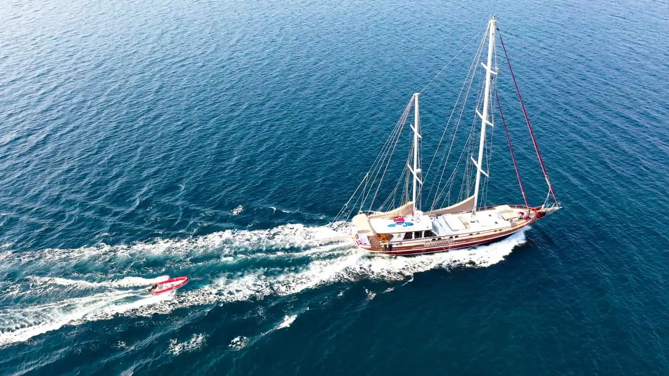 Bodrum’da 27 Metrelik Lüks Gulet ile Eşsiz Deniz Tatili Deneyimi 11
