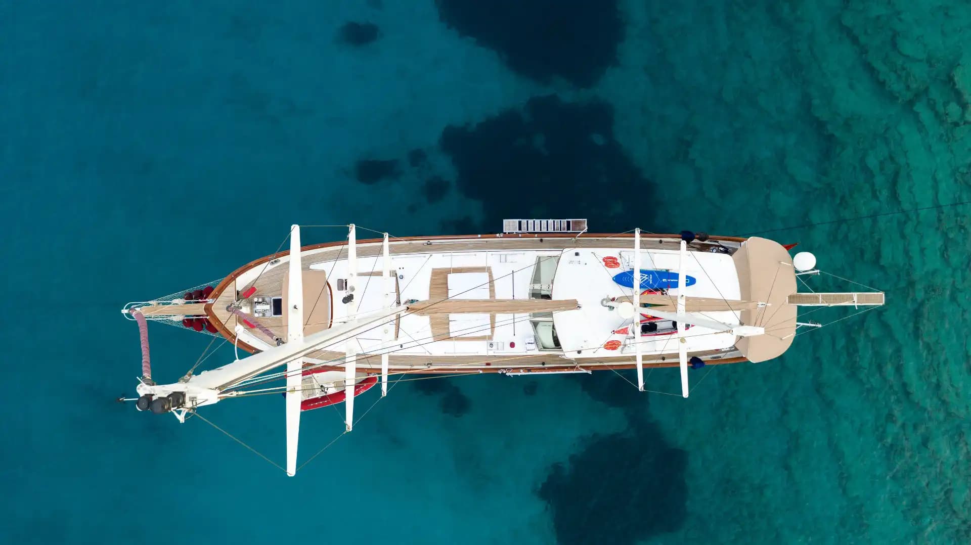 Bodrum’da 27 Metrelik Lüks Gulet ile Eşsiz Deniz Tatili Deneyimi 13