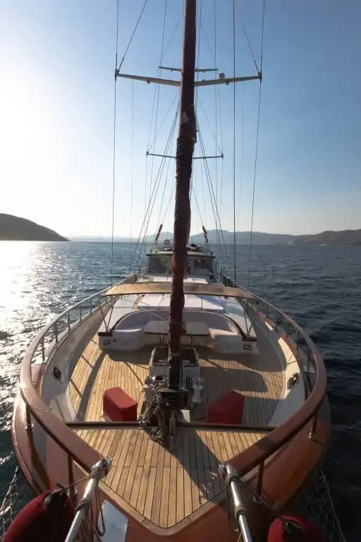 Bodrum’da 27 Metrelik Lüks Gulet ile Eşsiz Deniz Tatili Deneyimi 8