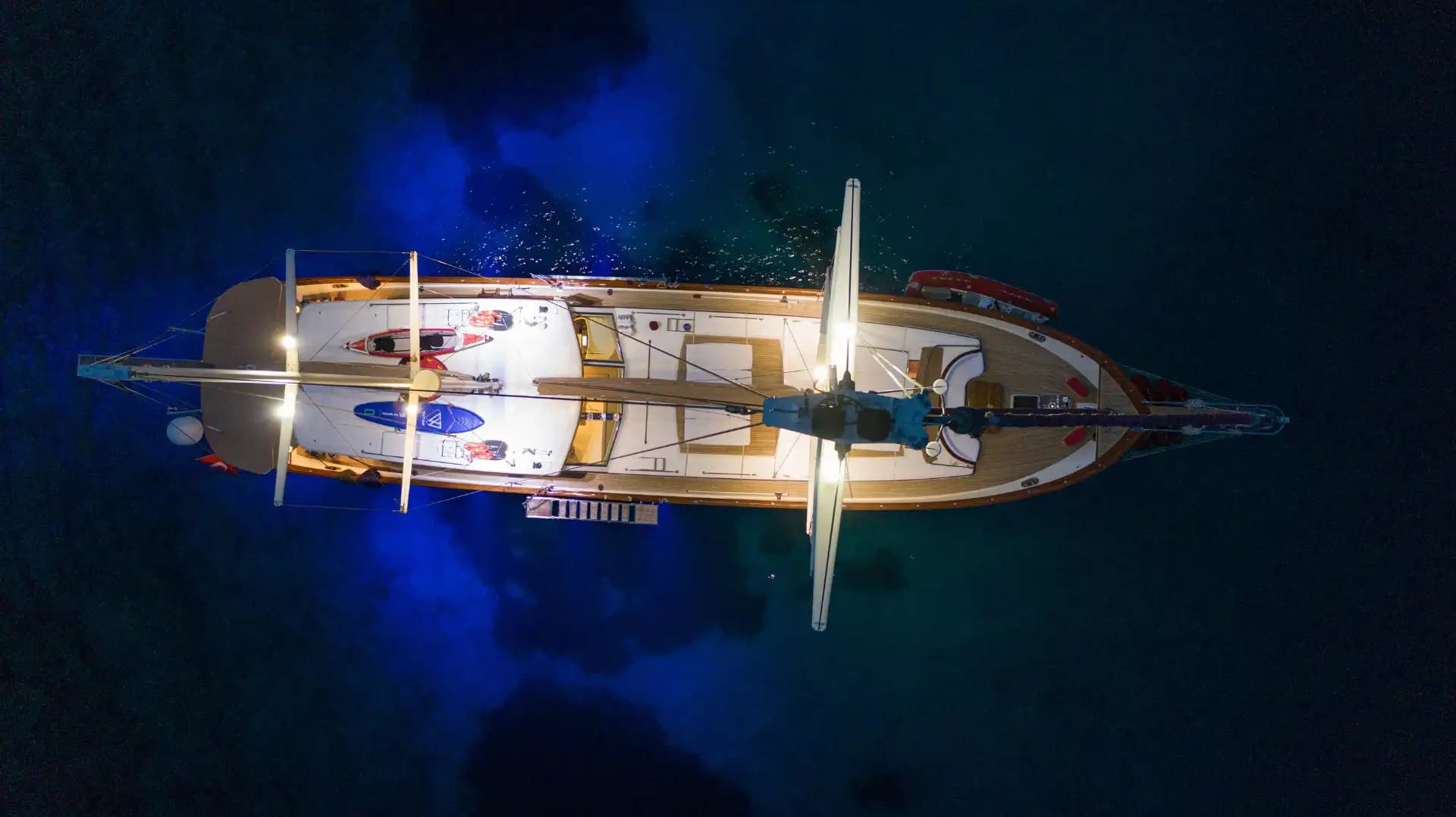Bodrum’da 27 Metrelik Lüks Gulet ile Eşsiz Deniz Tatili Deneyimi 3