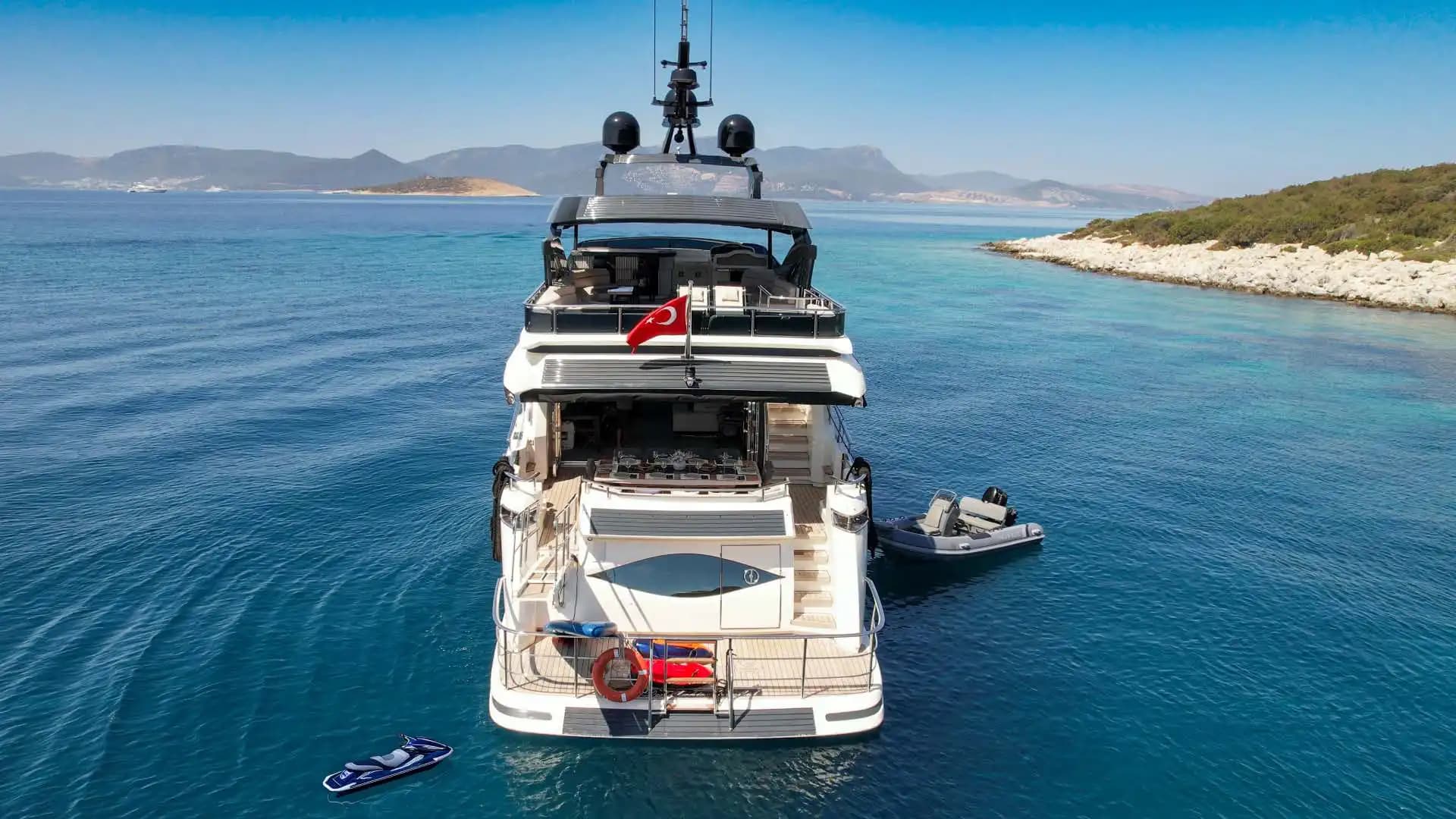 Bodrum'da 80 Kişilik Görkemli 35 Metre Lüks Günlük Tur Motoryatı 4