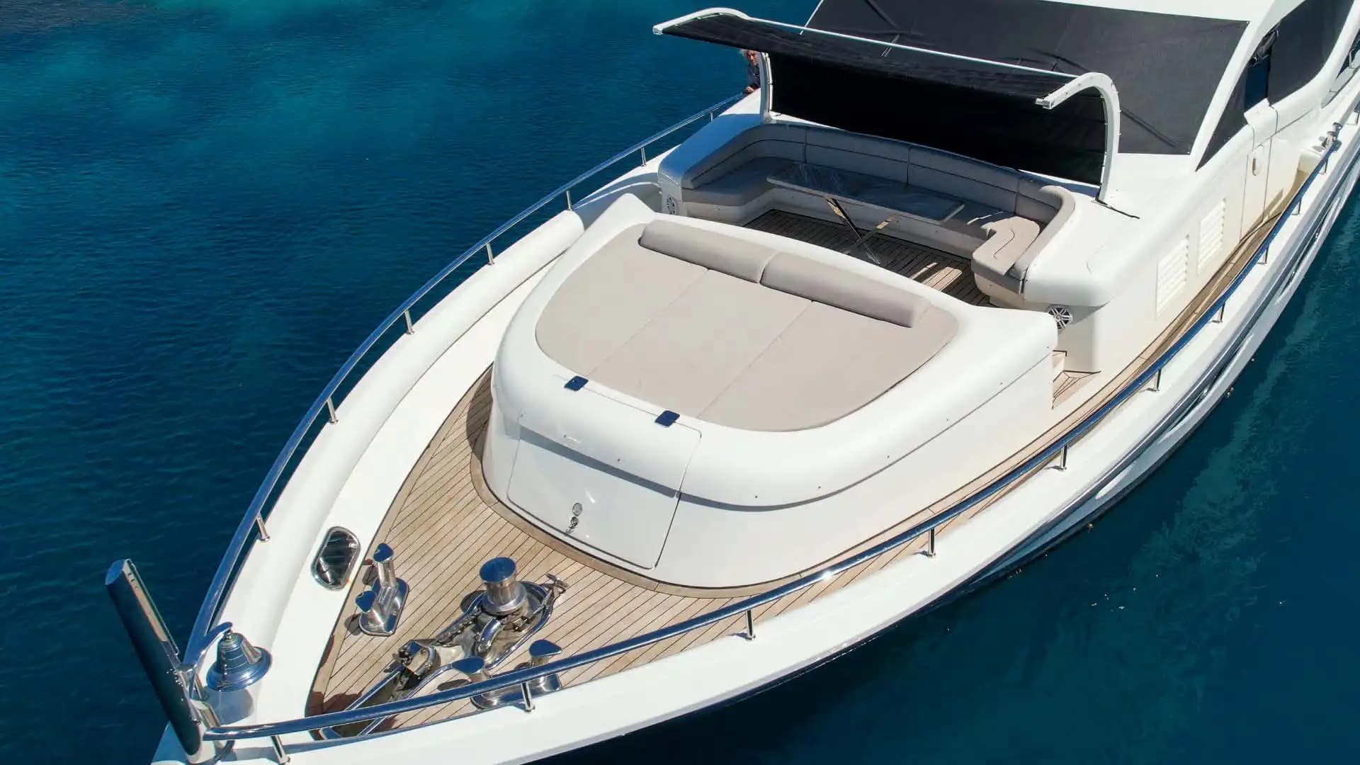 Bodrum'da 80 Kişilik Görkemli 35 Metre Lüks Günlük Tur Motoryatı 14