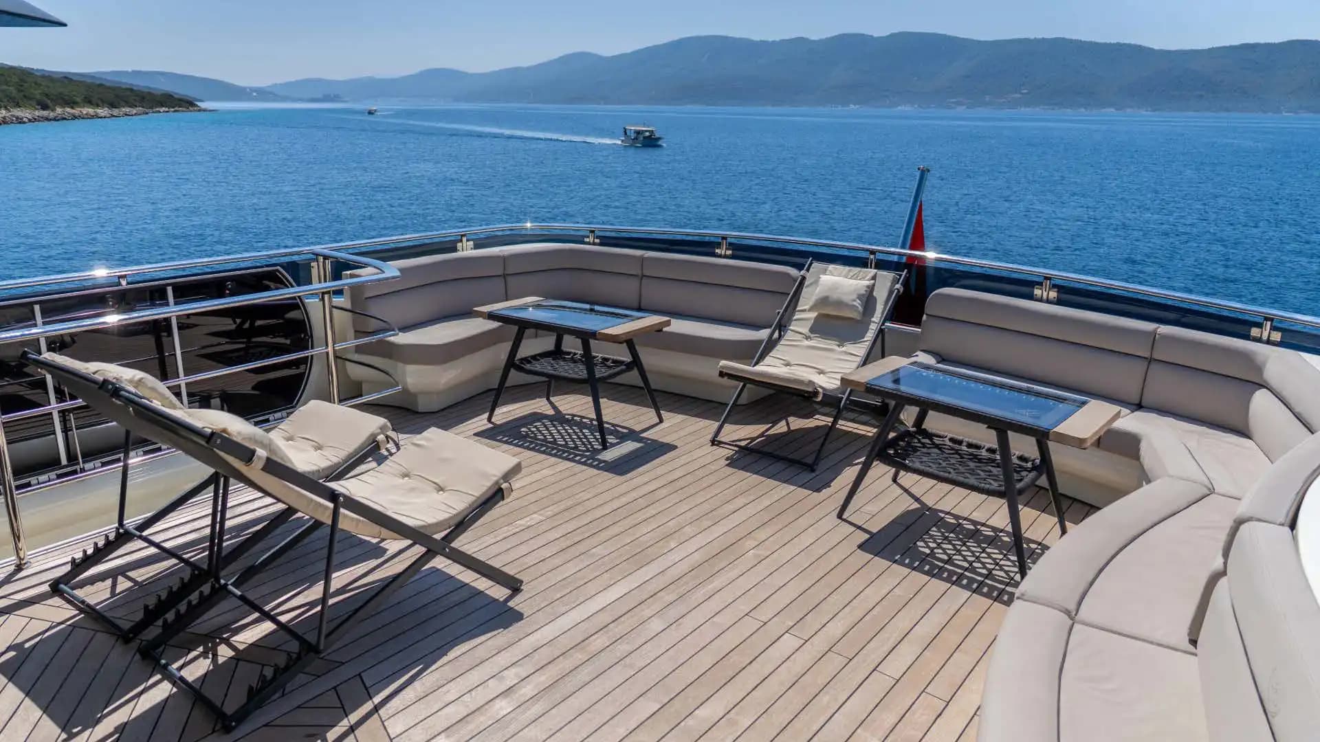 Bodrum'da 80 Kişilik Görkemli 35 Metre Lüks Günlük Tur Motoryatı 16