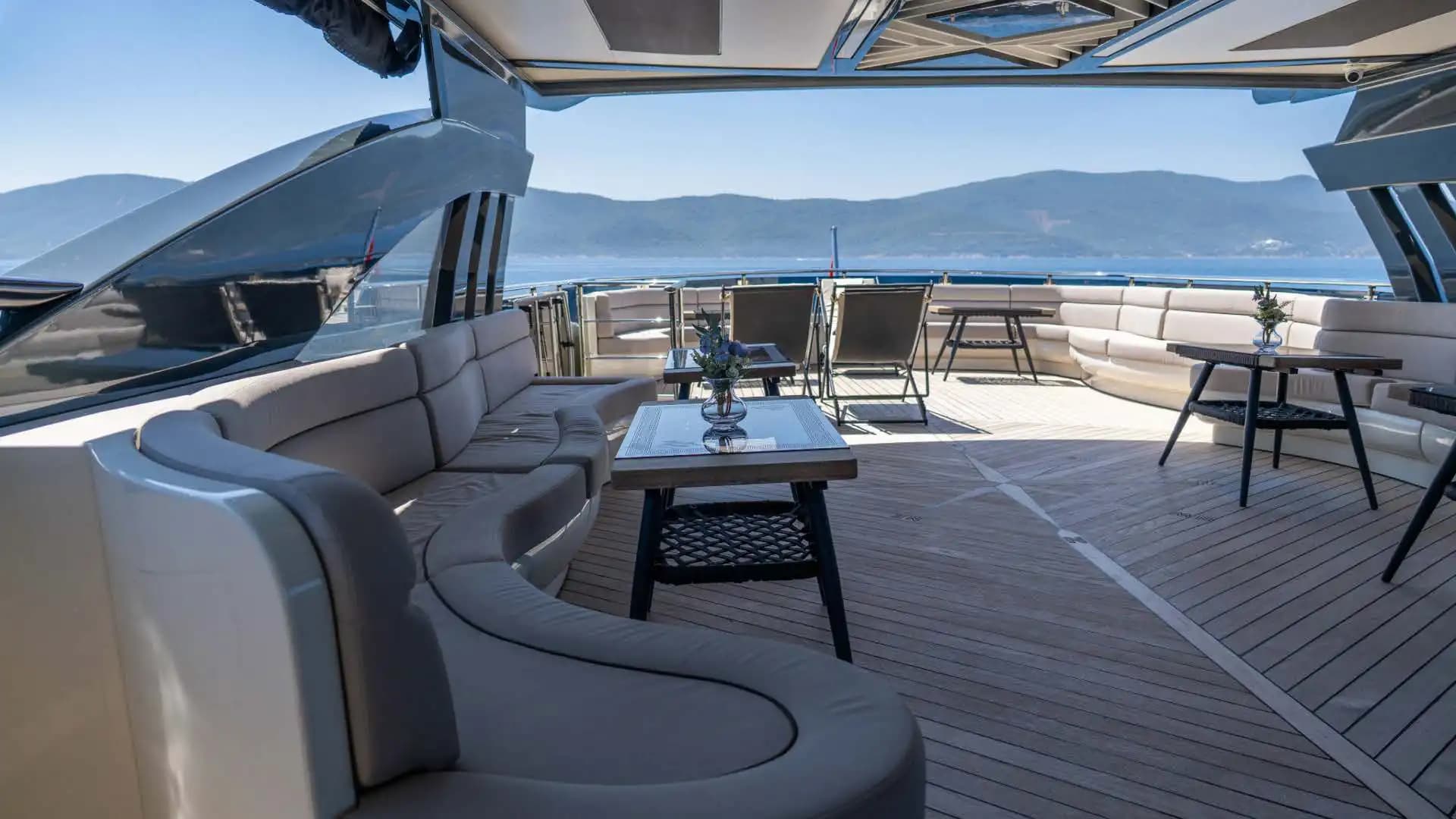 Bodrum'da 80 Kişilik Görkemli 35 Metre Lüks Günlük Tur Motoryatı 17