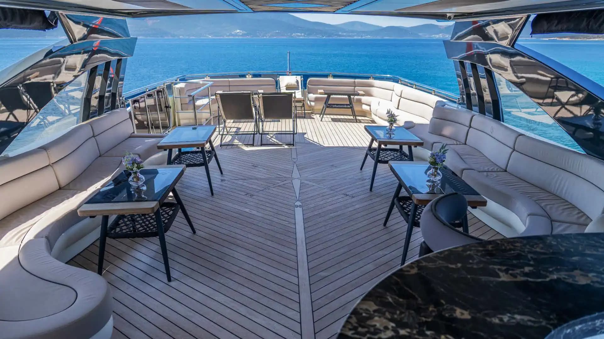 Bodrum'da 80 Kişilik Görkemli 35 Metre Lüks Günlük Tur Motoryatı 19