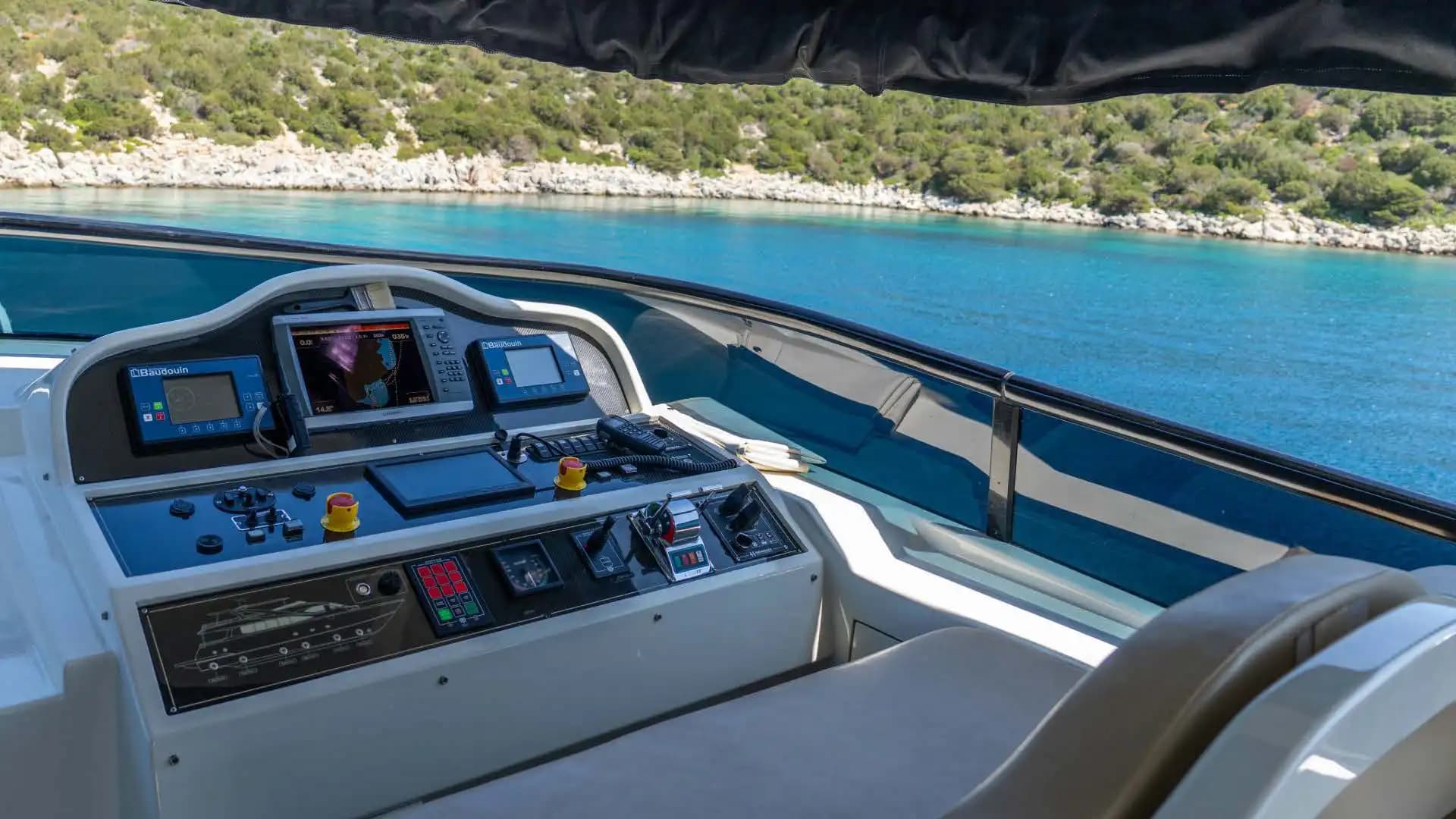 Bodrum'da 80 Kişilik Görkemli 35 Metre Lüks Günlük Tur Motoryatı 20