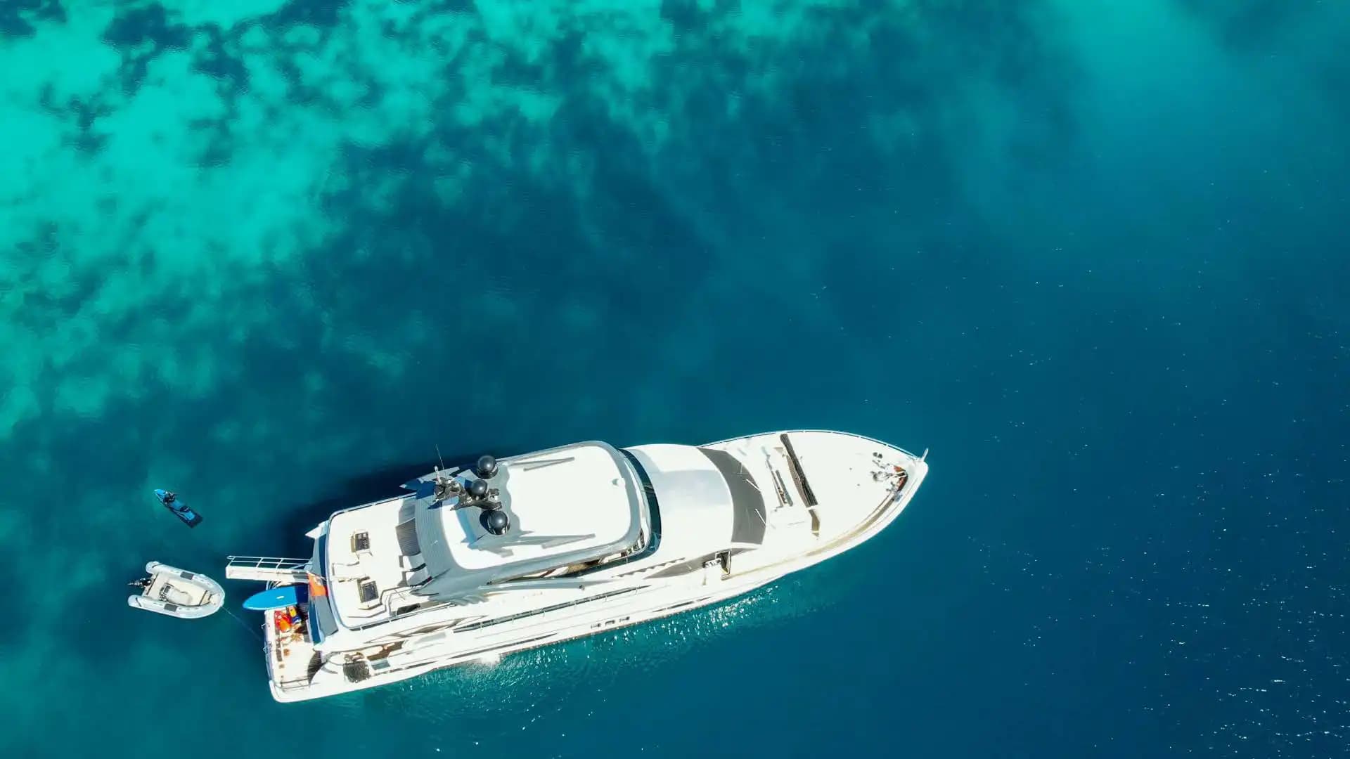 Bodrum'da 80 Kişilik Görkemli 35 Metre Lüks Günlük Tur Motoryatı 11