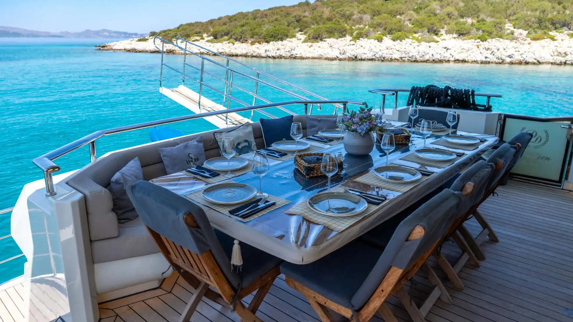 Bodrum'da 80 Kişilik Görkemli 35 Metre Lüks Günlük Tur Motoryatı 6