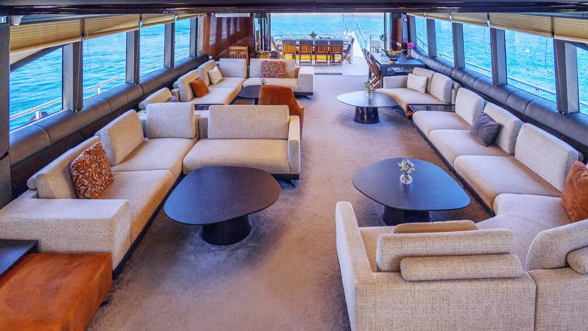Bodrum'da 80 Kişilik Görkemli 35 Metre Lüks Günlük Tur Motoryatı 7