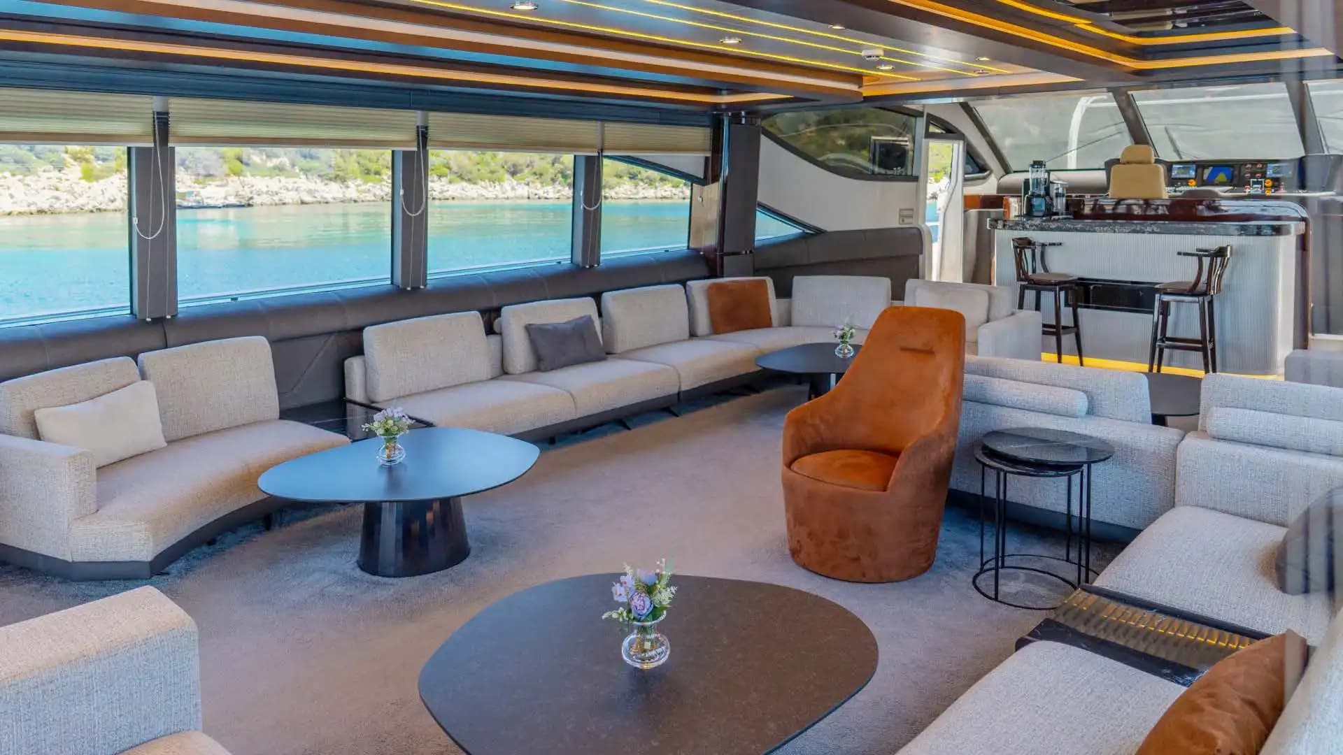 Bodrum'da 80 Kişilik Görkemli 35 Metre Lüks Günlük Tur Motoryatı 25
