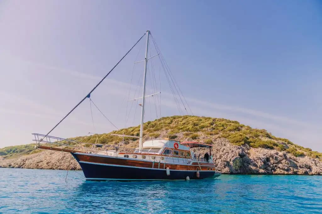 Bodrum’da 20 Metrelik Şık Gulet ile 6 Kişilik Huzurlu Tatil