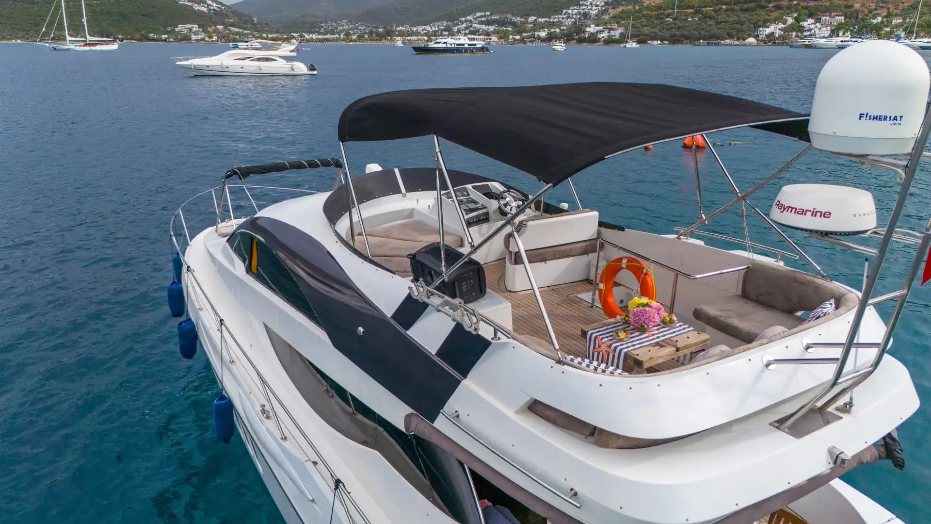 Bodrum'un Eşsiz Denizinde 18 Metre 3 Kabinli Günübirlik veya Konaklamalı Motoryat 7