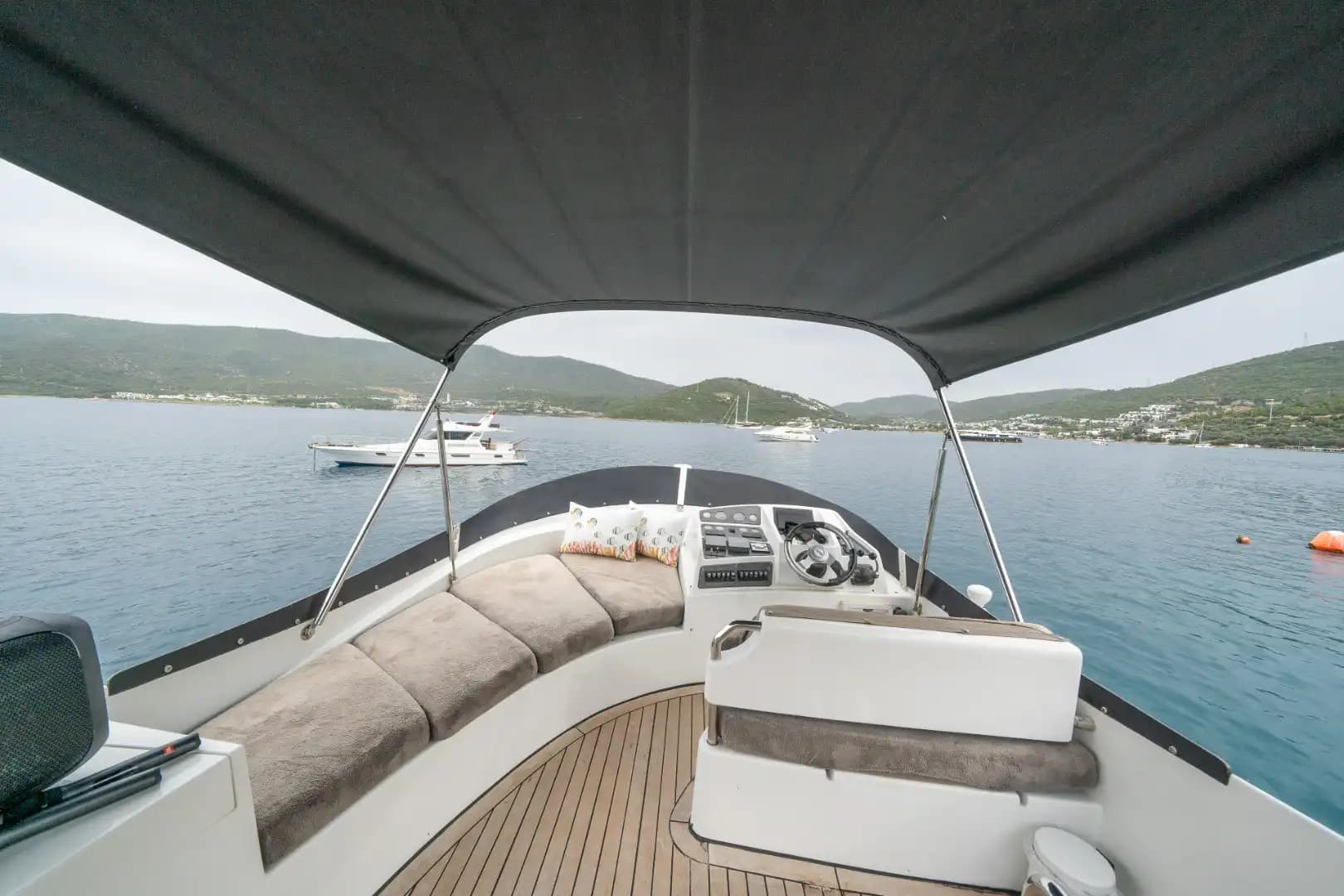 Bodrum'un Eşsiz Denizinde 18 Metre 3 Kabinli Günübirlik veya Konaklamalı Motoryat 8