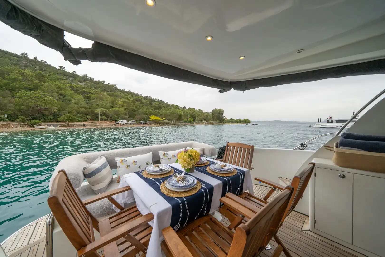 Bodrum'un Eşsiz Denizinde 18 Metre 3 Kabinli Günübirlik veya Konaklamalı Motoryat 4