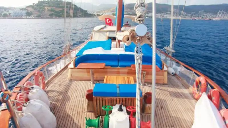 Bodrum’un Büyüleyici Koylarını 6 Kabinli Lüks Gulet ile Keşfedin 5