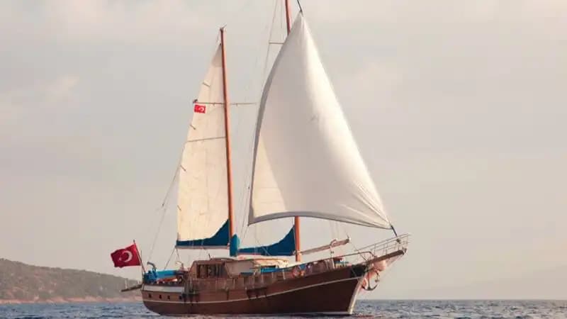 Bodrum’un Büyüleyici Koylarını 6 Kabinli Lüks Gulet ile Keşfedin