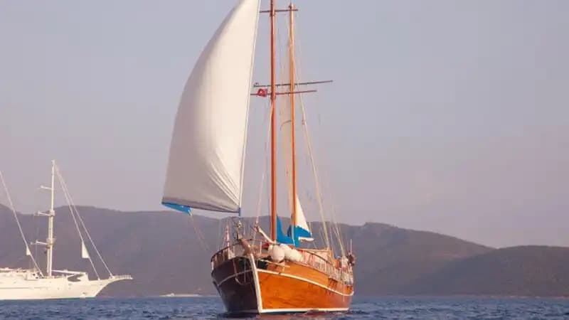 Bodrum’un Büyüleyici Koylarını 6 Kabinli Lüks Gulet ile Keşfedin