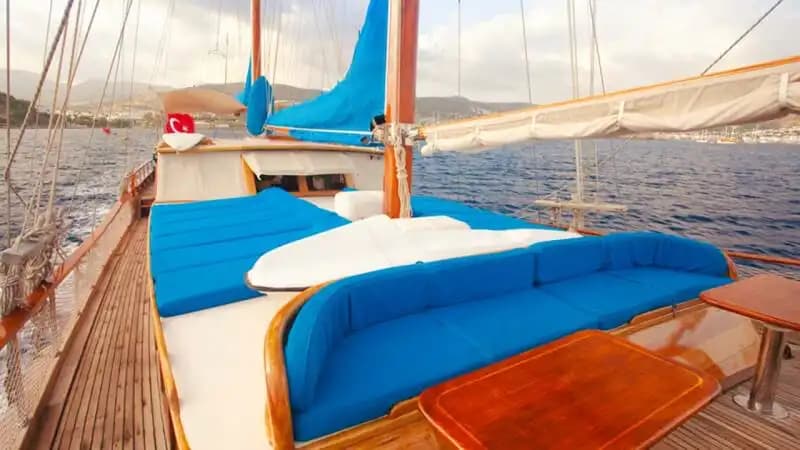Bodrum’un Büyüleyici Koylarını 6 Kabinli Lüks Gulet ile Keşfedin 7