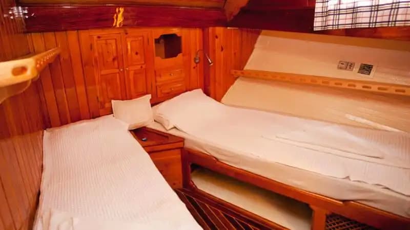 Bodrum’un Büyüleyici Koylarını 6 Kabinli Lüks Gulet ile Keşfedin 10