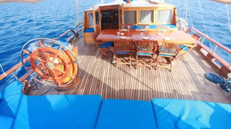 Bodrum’un Büyüleyici Koylarını 6 Kabinli Lüks Gulet ile Keşfedin 6