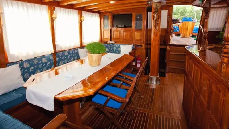 Bodrum’un Büyüleyici Koylarını 6 Kabinli Lüks Gulet ile Keşfedin 8