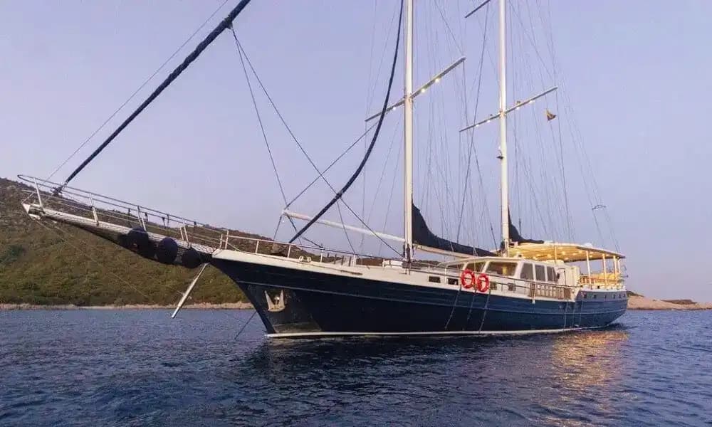 Bodrum Çıkışlı 27 Metrelik Gulet, 6 Kabiniyle 12 Kişilik Lüks Bir Deneyim Sunuyor