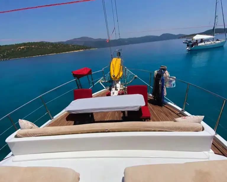 Bodrum’da 17 Metrelik 3 Kabinli  Konforlu Gulet ile Lüks Mavi Yolculuk Deneyimi 7