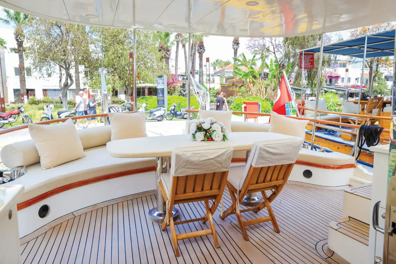 Bodrum’da 18 Metrelik Gulet: Konforlu Konaklama ile Özel Deniz Tatili 2