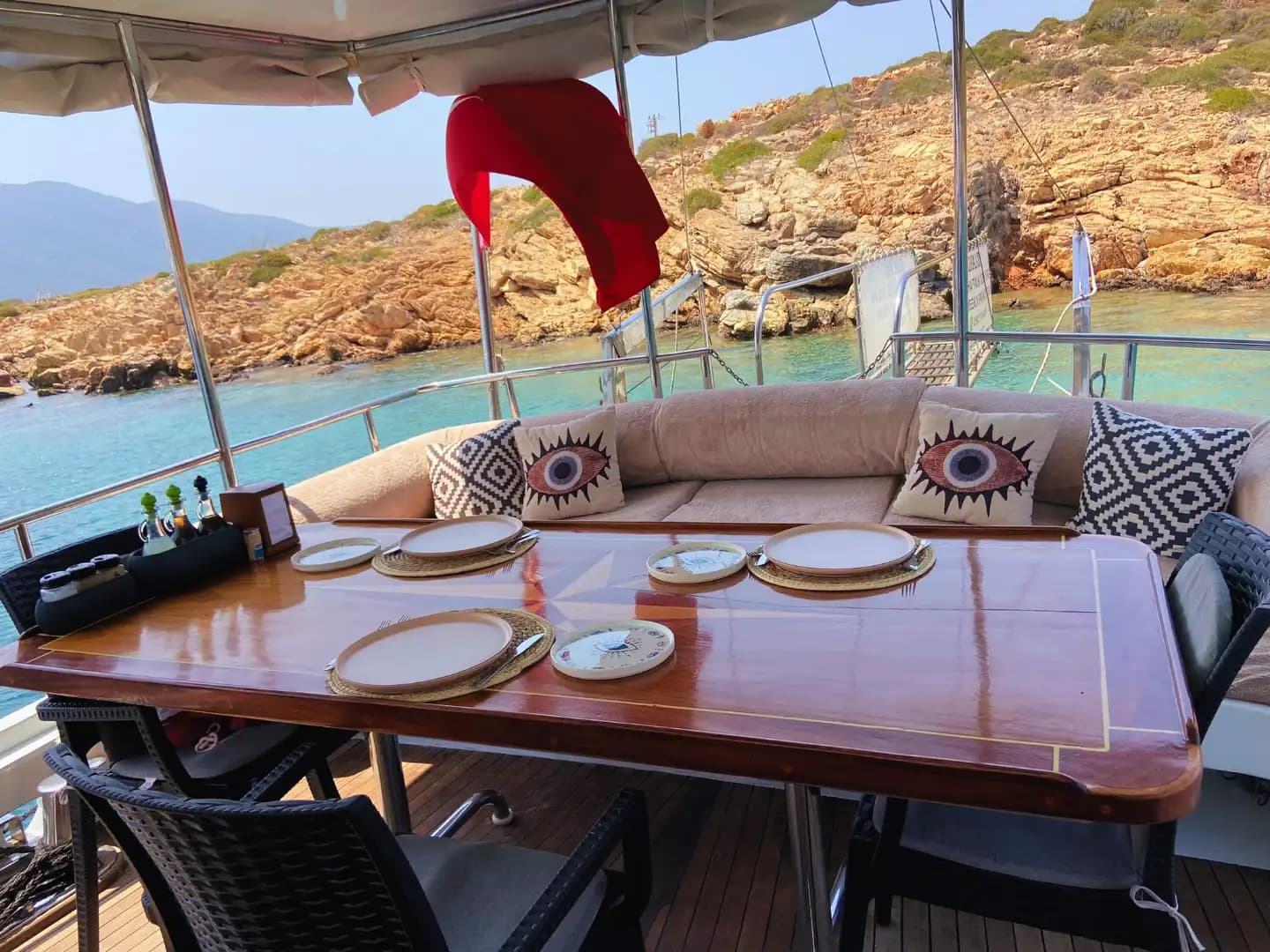 Bodrum’da 17 Metrelik 3 Kabinli  Konforlu Gulet ile Lüks Mavi Yolculuk Deneyimi 9