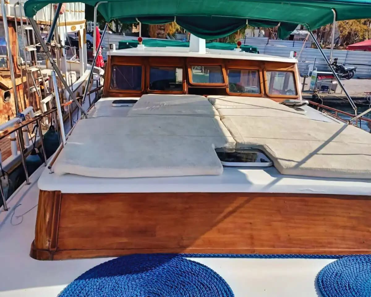 Bodrum’un göz alıcı koylarını keşfetmek için tasarlanmış 18 metrelik özel yapım tekne 3