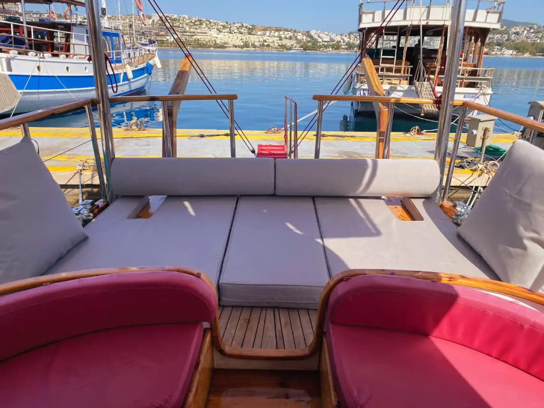 Bodrum’da 17 Metrelik 32 Kişilik Kapasiteye Sahip  Özel Günübirlik Tekne