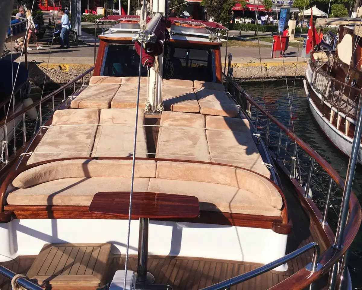 Bodrum'un Eşsiz Güzelliklerini Keşfetmek İçin Teknemiz Konfor ve Lüksü Bir Arada Sunuyor 8