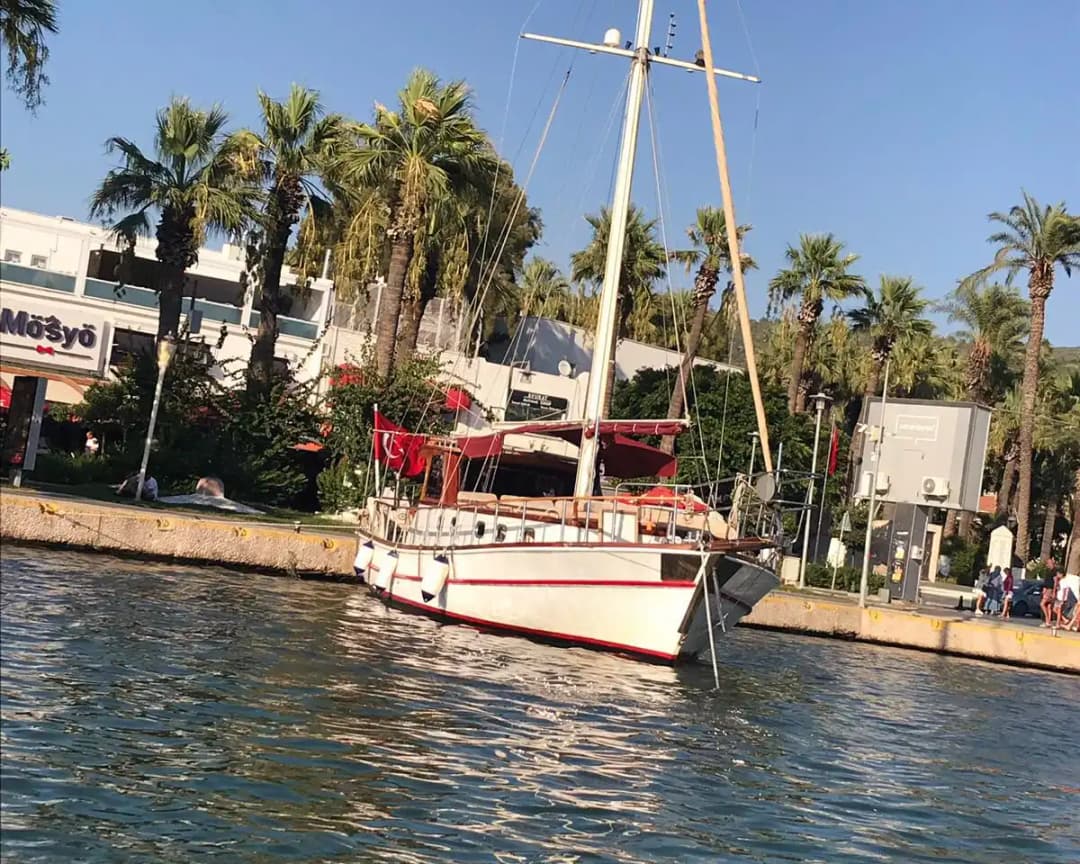Bodrum'un Eşsiz Güzelliklerini Keşfetmek İçin Teknemiz Konfor ve Lüksü Bir Arada Sunuyor