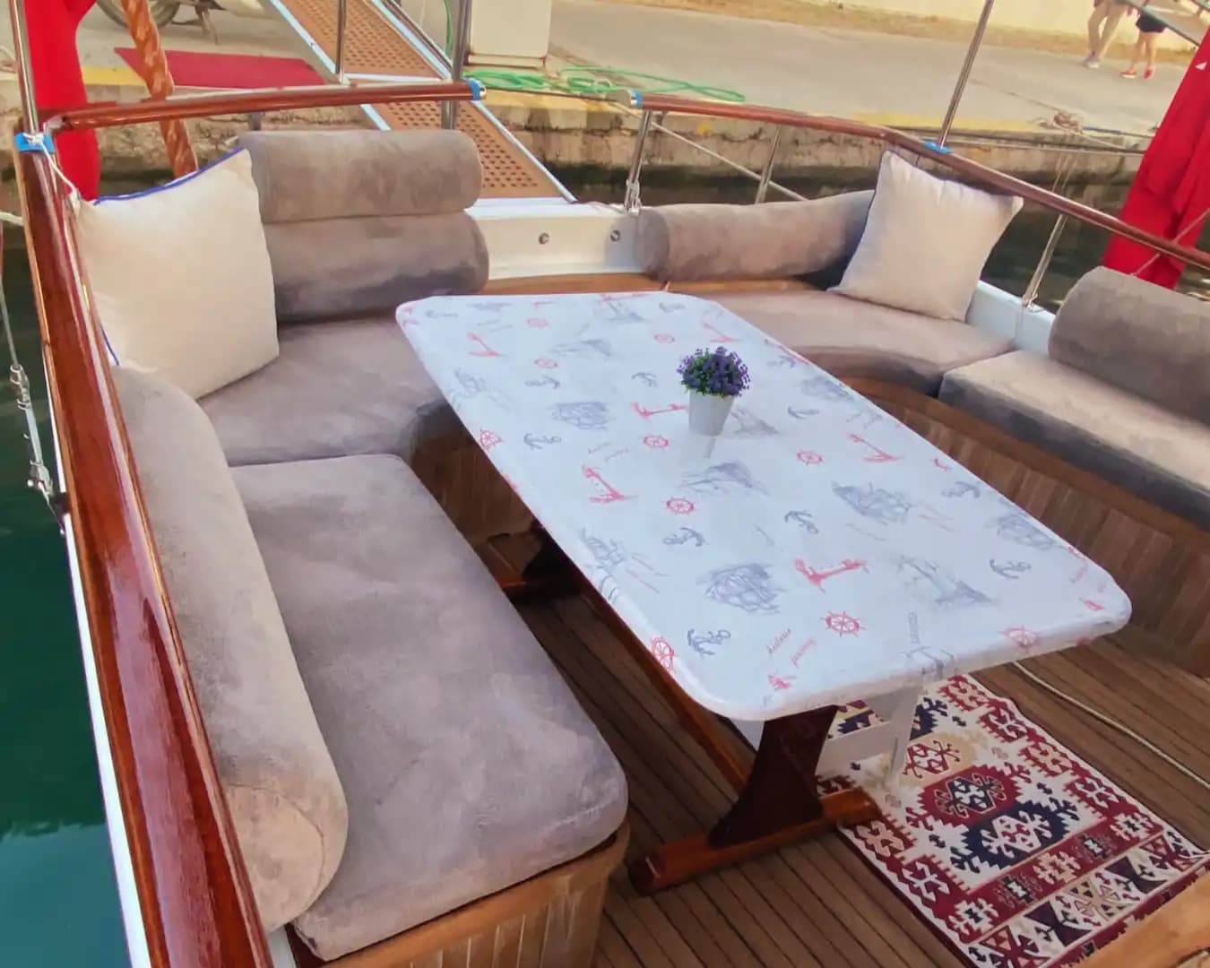 Bodrum’da Günübirlik Kiralık Özel Tekne ile Unutulmaz Deniz Keyfi 8