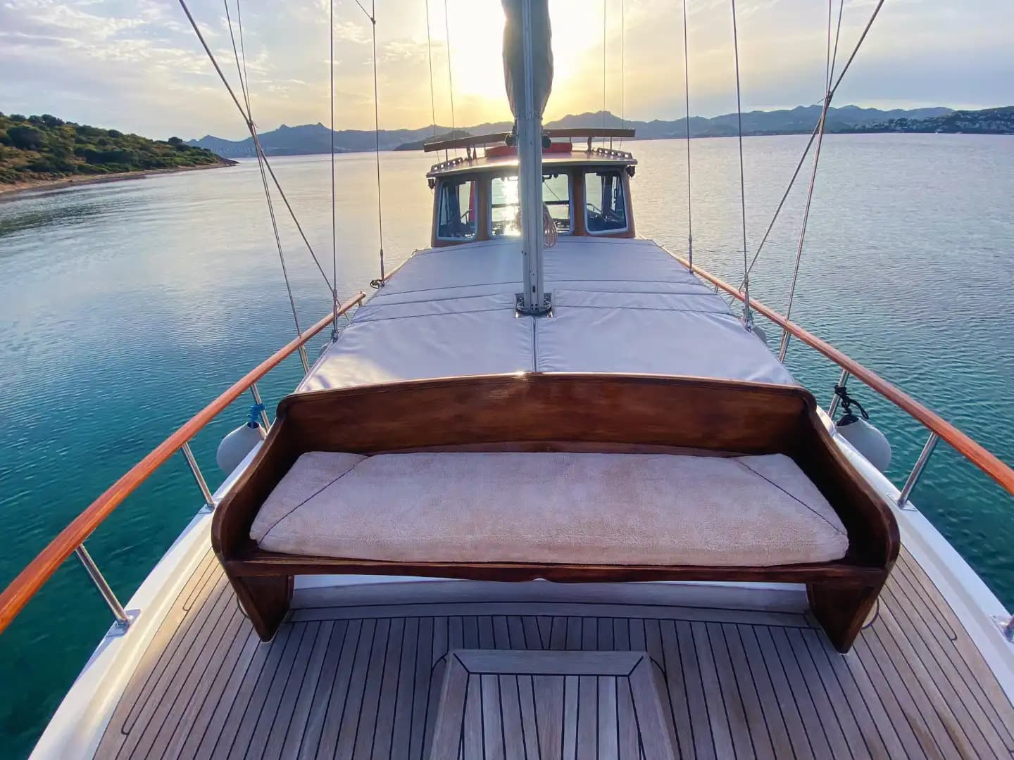Bodrum’da Günübirlik Kiralık Özel Tekne ile Unutulmaz Deniz Keyfi 7