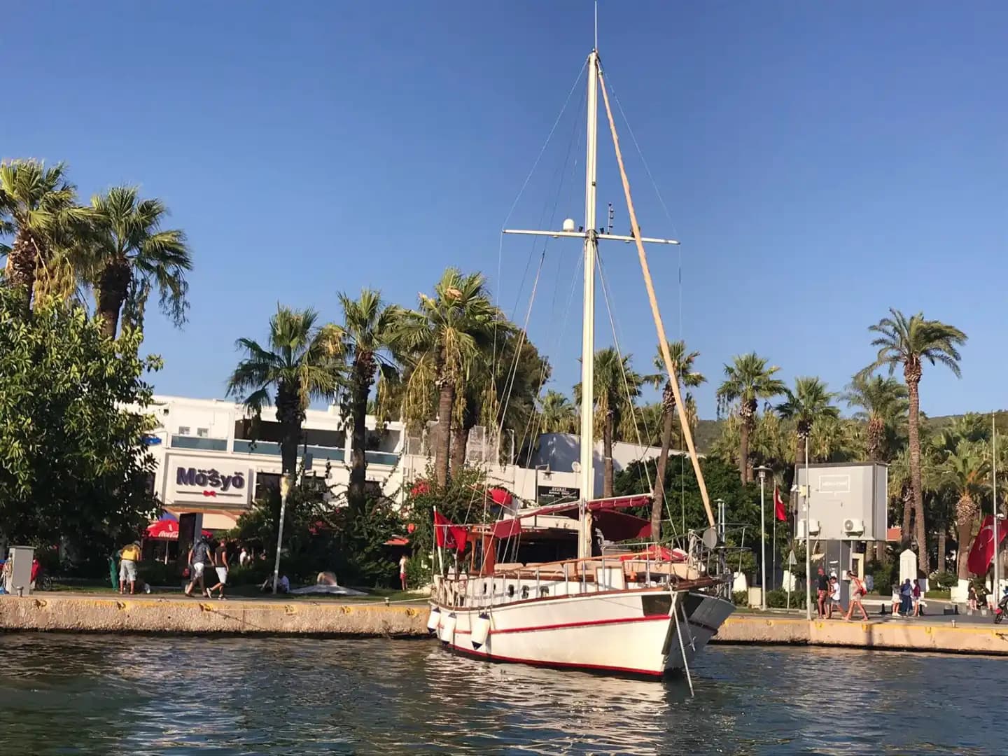 Bodrum'un Eşsiz Güzelliklerini Keşfetmek İçin Teknemiz Konfor ve Lüksü Bir Arada Sunuyor 7
