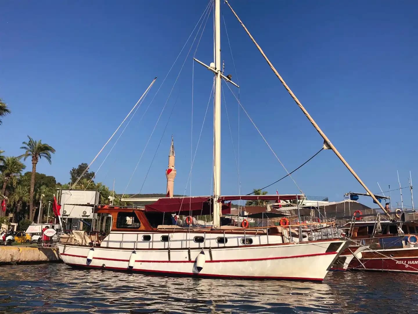 Bodrum'un Eşsiz Güzelliklerini Keşfetmek İçin Teknemiz Konfor ve Lüksü Bir Arada Sunuyor 2