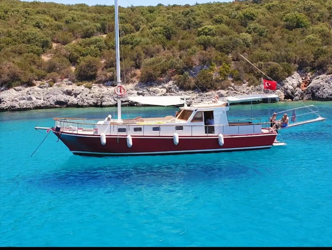 Bodrum’da Özel Yapım Tekne ile Eşsiz Mavi Yolculuk Deneyimi 8 Kişiye Kadar - Yatta Bekarlığa Veda