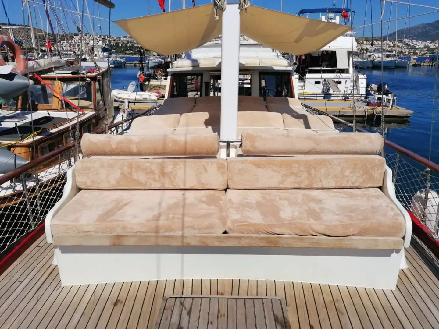 Bodrum’da Özel Yapım Tekne ile Eşsiz Mavi Yolculuk Deneyimi 8 Kişiye Kadar 5