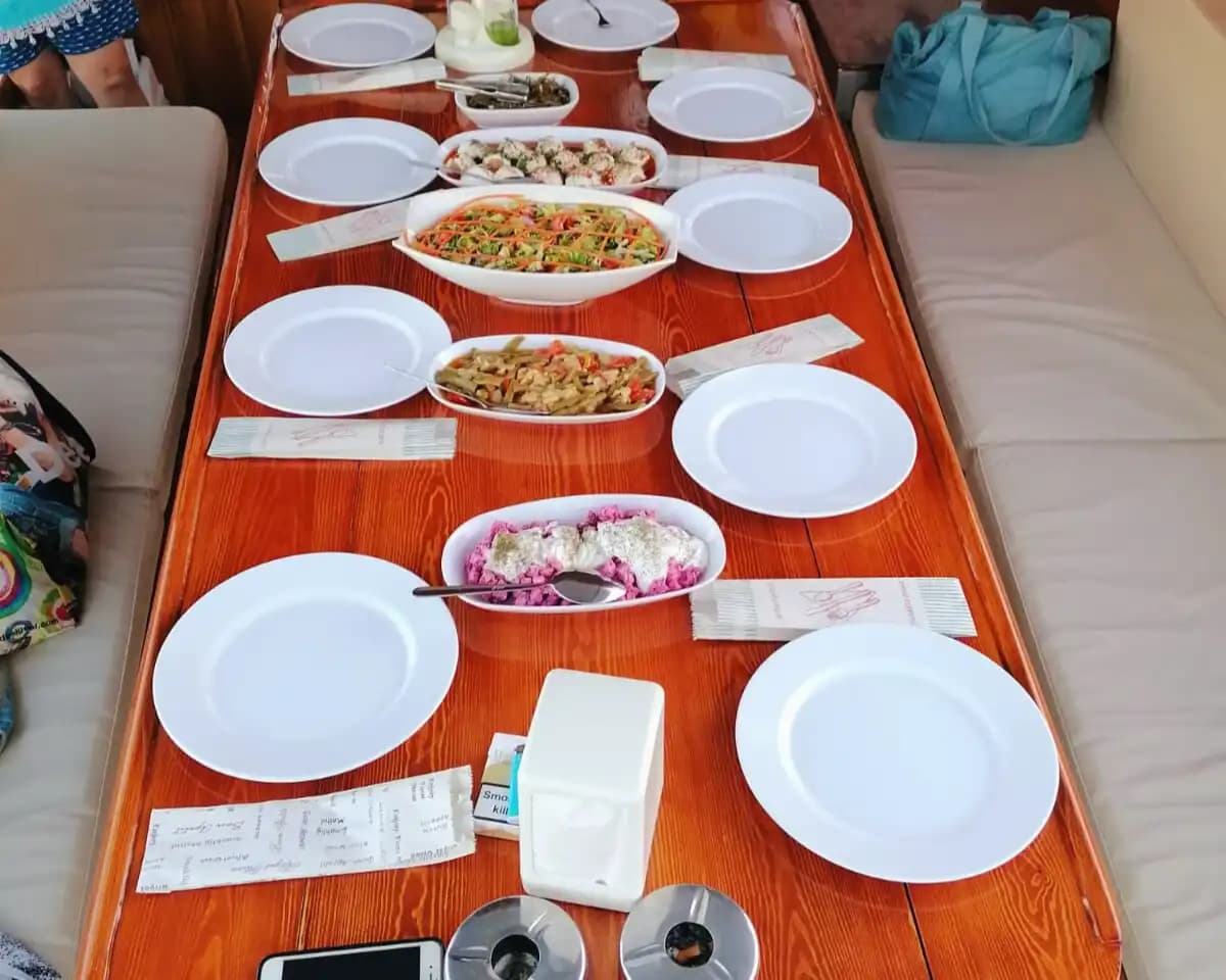 Bodrum’da Özel Yapım Tekne ile Eşsiz Mavi Yolculuk Deneyimi 8 Kişiye Kadar 16