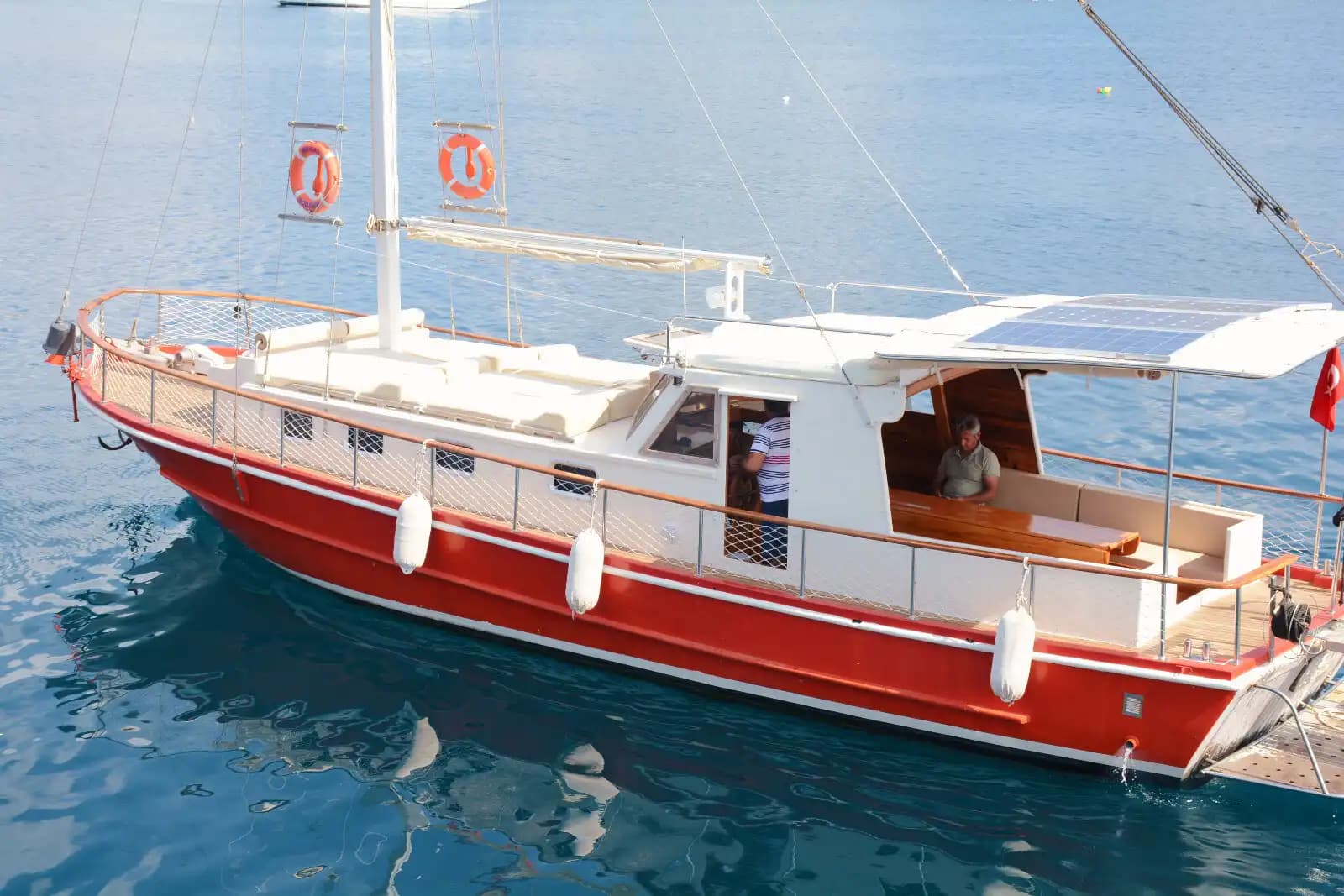 Bodrum’da Özel Yapım Tekne ile Eşsiz Mavi Yolculuk Deneyimi 8 Kişiye Kadar 8