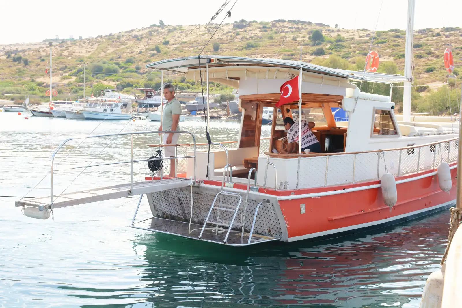 Bodrum’da Özel Yapım Tekne ile Eşsiz Mavi Yolculuk Deneyimi 8 Kişiye Kadar 10