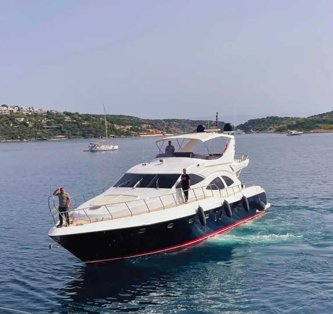 Bebek'te Azimut Motoryat ile Türk Rivieara'sını Konaklamalı veya Günübirlik Keşfedin